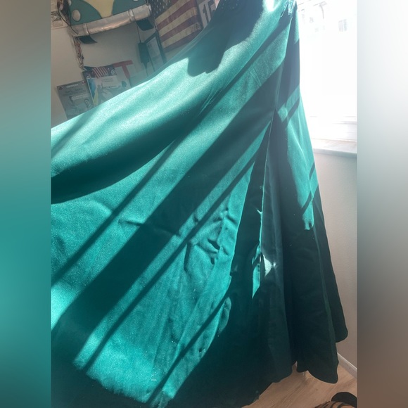 PROM DRESS - Picture 6 of 7